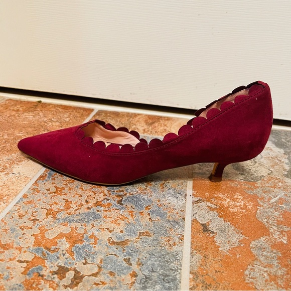 👠Gorgeous Scalloped D’Orsay Style Kitten Heel Felt/Suede-like Burgundy Pumps! - Picture 11 of 15